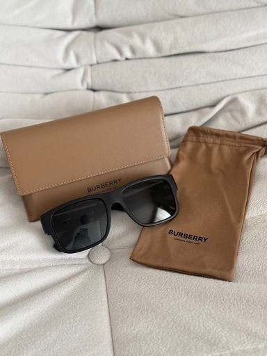 新品・未使用　バーバリーサングラス　ブラック