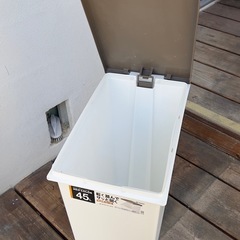 45Lペダル付きゴミ箱の画像