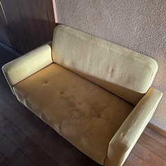 黄色ソファ
の画像