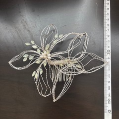 フラワーモチーフヘアアクセサリーの画像
