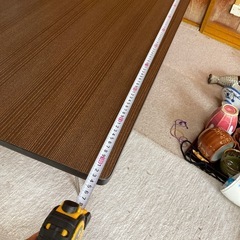 折りたたみができる長テーブルの画像