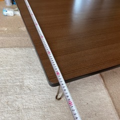 折りたたみができる長テーブルの画像