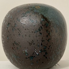 壺　高さ18cm 直径19cm 口径7.5cmの画像