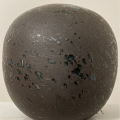 壺　高さ18cm 直径19cm 口径7.5cmの画像