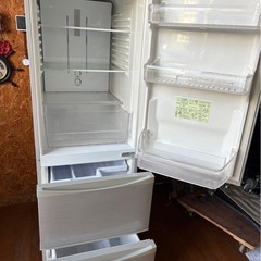 H2105 SHARP シャープ　2013年　264L  3ドア冷蔵庫　正面小傷あり　の画像