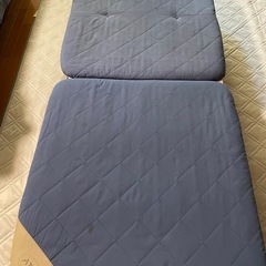 月末処分予定です。折りたたみベットの画像