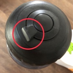 お弁当箱と水筒の画像