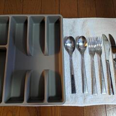中古品）🍴IKEAカトラリートレイ & IKEAスプーン4本、フォーク2本、ナイフ2本セット（比較的綺麗です）   の画像