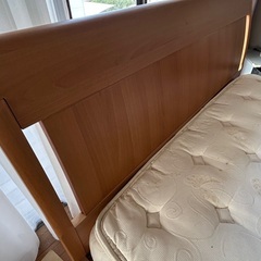 ダブルベッドの画像