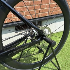 フルカーボンロードバイクの画像