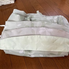葉っぱ模様カーテンの画像
