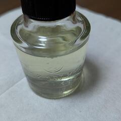 引っ越しのため早め取引希望‼️大島椿 椿油 ヘアオイル 保湿 40ml 残量9割ほどの画像