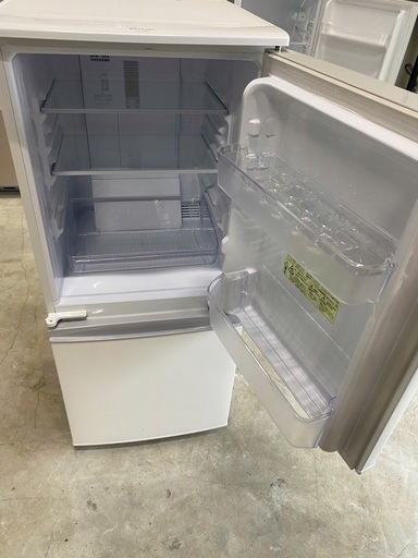 NO B452?福岡市内配送設置無料✨?シャープ 137L 2ドアノンフロン冷蔵庫 keyword キーワードホワイト SJ14E7K
