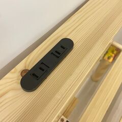  24921  木製シングルベッド　コンセント付 タンスのゲン  S ◆大阪市内・東大阪市他 6,000円以上ご購入で無料配達いたします！◆ ※高槻・枚方方面◆西宮・尼崎方面◆生駒方面　それぞれ条件付き無料配送あり！            の画像