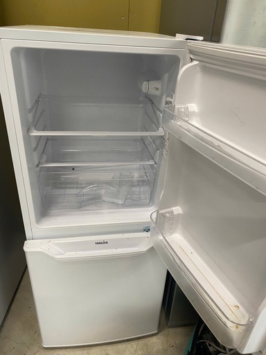 NO B453?福岡市内配送設置無料✨?冷蔵庫 一人暮らし 小型 2ドア 106L (冷蔵室73L/冷凍室33L) YFR-D111 