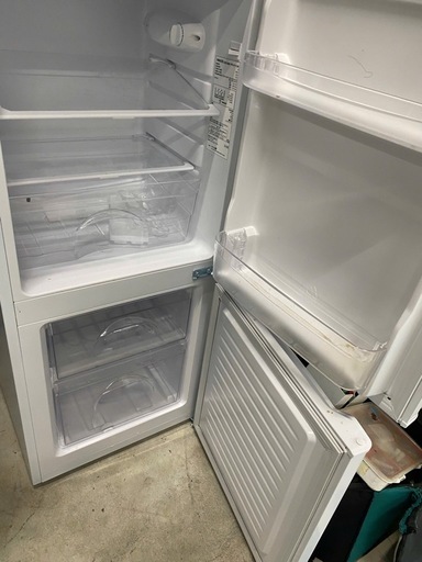 NO B453?福岡市内配送設置無料✨?冷蔵庫 一人暮らし 小型 2ドア 106L (冷蔵室73L/冷凍室33L) YFR-D111 