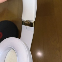 【ジャンク品】beats ホワイト ワイヤレスヘッドホン の画像