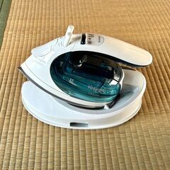 【TOSHIBA】La・Coo TA-FV410 コードレススチームアイロン アイロン台 セットの画像