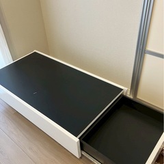 リビングテーブルの画像
