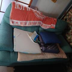 ソファーと長方形こたつとこたつ布団セットの画像