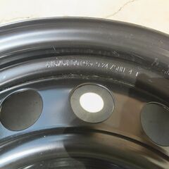 新車外し　トヨタ　アクシオ　純正鉄ホイール４本　新品ホイールキャップ４本付きの画像