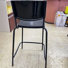 イケア スティグ カウンターチェア 背もたれ付き ①の画像
