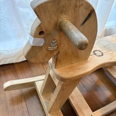 室内遊び　木馬　おもちゃ　こどもの画像