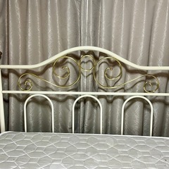 ダブルベッドの画像