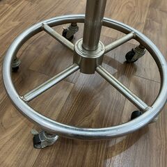 【中古】グリーン ベロア調 カウンターチェア 1人がけ イス 背もたれ 昭和レトロ キャスター付き バー風 スナック風の画像