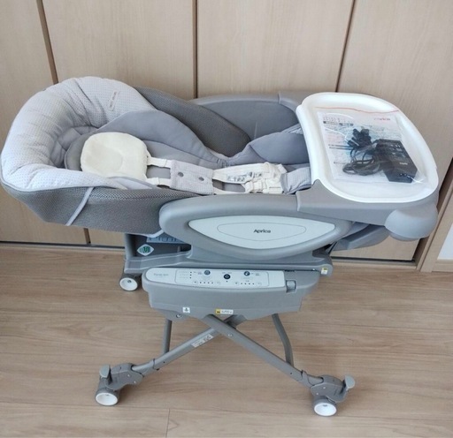 美品 アップリカ ユラリズムオートハイローベッドチェア ペールグレー