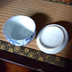 急須と蓋付き茶碗4個の画像