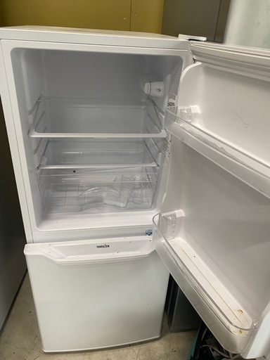 NO B453?福岡市内配送設置無料✨?冷蔵庫 一人暮らし 小型 2ドア 106L (冷蔵室73L/冷凍室33L) YFR-D111 