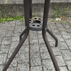 丸テーブルの画像