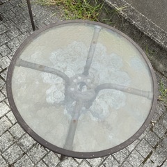 丸テーブルの画像