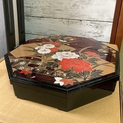 八角 漆塗 菓器(蓋、仕切り付き)の画像