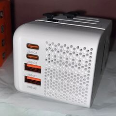 【ほぼ未使用】変換プラグ 降圧（200V⇒100V）機能・USBポート付きの画像