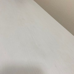 机ホワイトの画像
