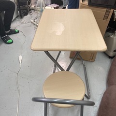 テーブル椅子セットの画像