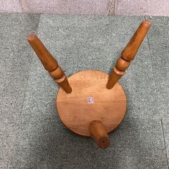 キツツキマーク 飛騨産業 木製 ミルクスツール 取っ手欠品 丸椅子 チェア アンティーク 昭和レトロ 3本脚 幅30cm×奥行30cm×高さ30cmの画像