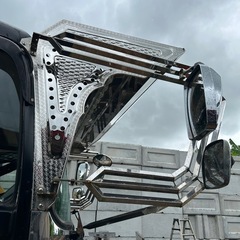 日野プロフィア　バイザー　ミラーステー　バンパー
の画像