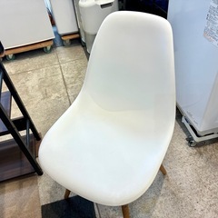 北欧風 シェルチェア 中古 イームズチェア 家具
 買取 ホワイト シンプル シェル型 チェアの画像