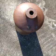 何に使うかよくわからない陶器の大きな容器の画像