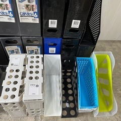 無料！プラスチック ブックスタンド 書類整理 収納ケースの画像