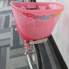 自転車 ブリヂストン LaVeena 22インチ ピンク＆ラベンダー リモート式レバーライト グリップベルカゴ付き カギ付き 小学校中学年女の子用の画像