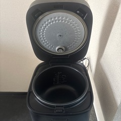 炊飯器　ブラック　タッチパネルの画像