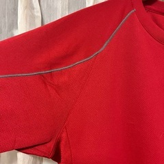 未着用✨ユニクロ✨テニスウエアの画像