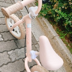 女の子 ストライダー ピンクの画像