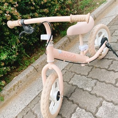 女の子 ストライダー ピンクの画像