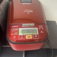 食器棚、炊飯器、オーブンレンジ、カラーボックスの画像