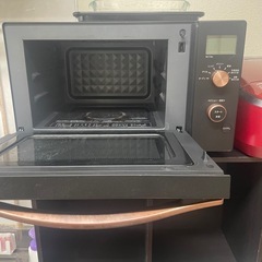食器棚、炊飯器、オーブンレンジ、カラーボックスの画像
